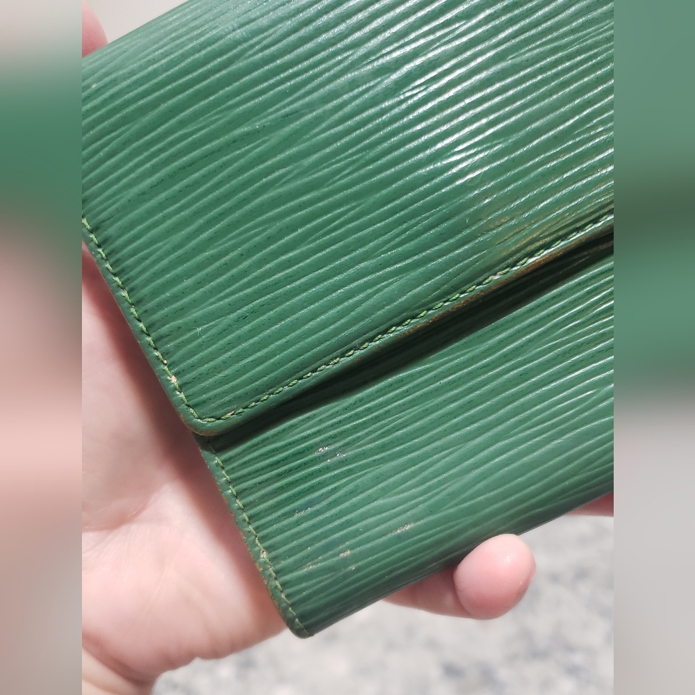 Louis Vuitton Epi Trifold Leather Wallet - Picture 10 of 12